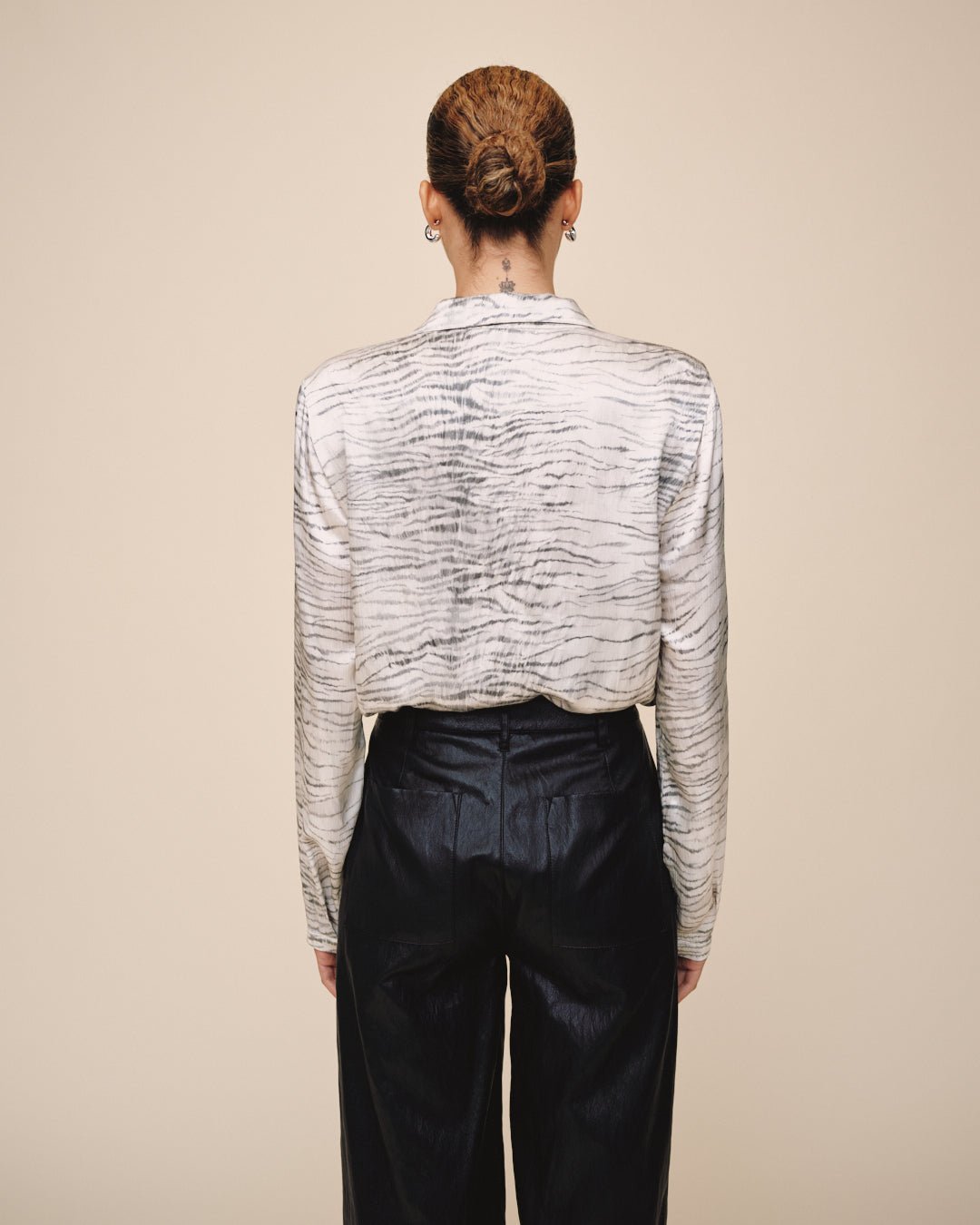 HIDDEN PLACKET | SNOW TIGER | BELLA DAHL
