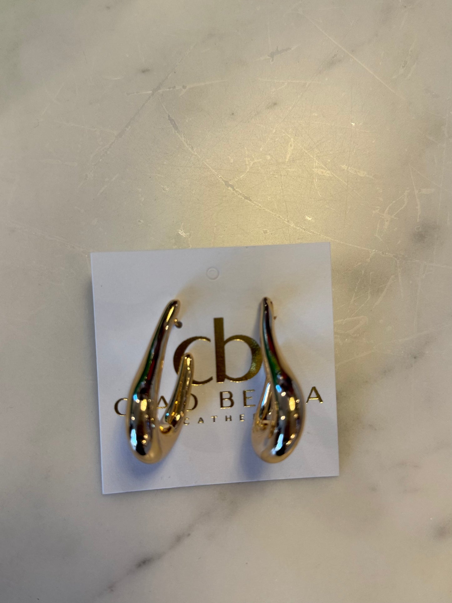 ELEGANT GOLD EARRING