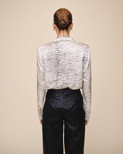 HIDDEN PLACKET | SNOW TIGER | BELLA DAHL