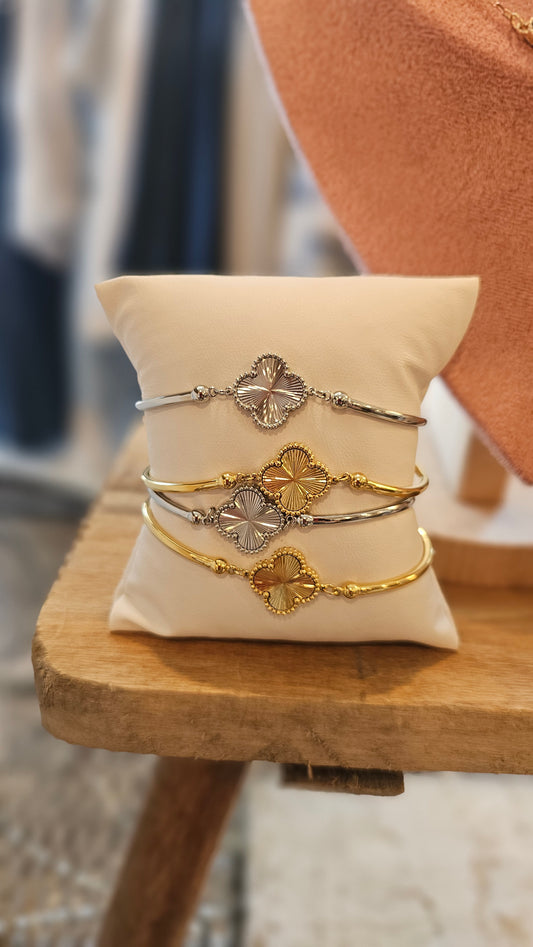 CLOVER BANGLE BRACELET
