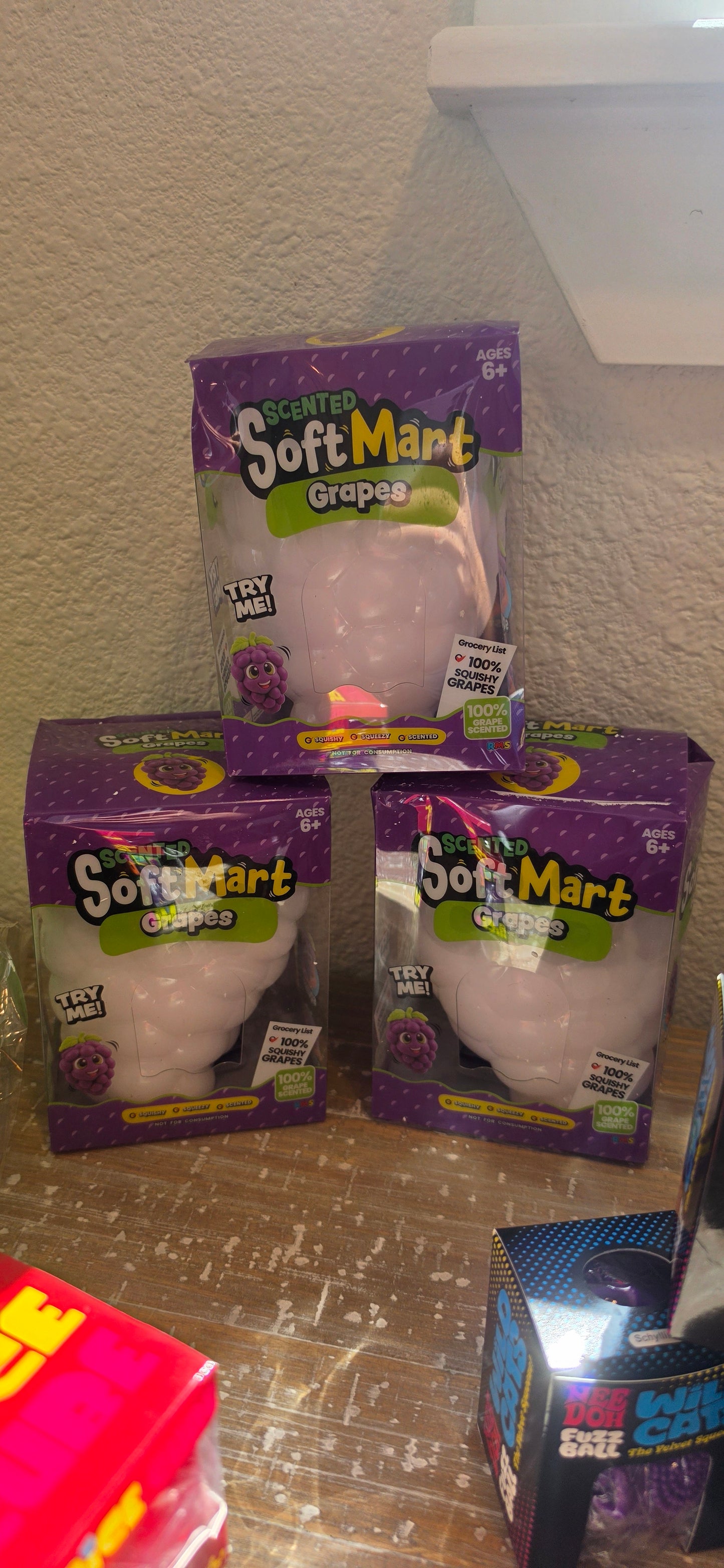 UV COLOR CHANGING GRAPE SQUISHY